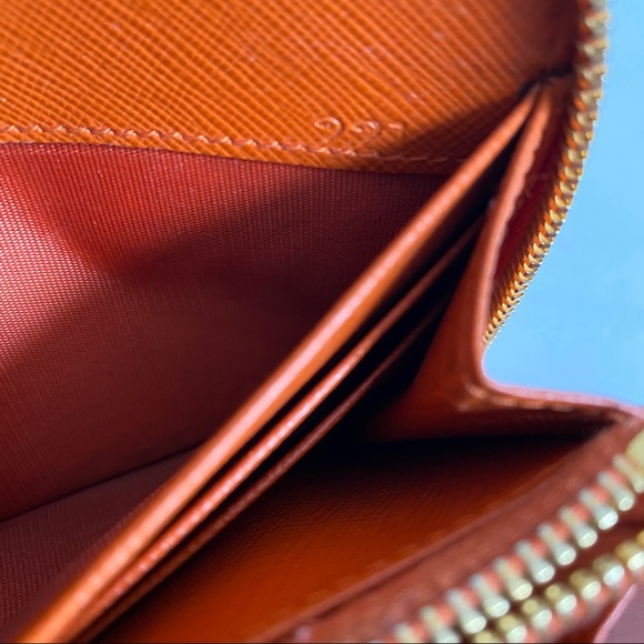 Prada zip around wallet - Picture 9 of 14